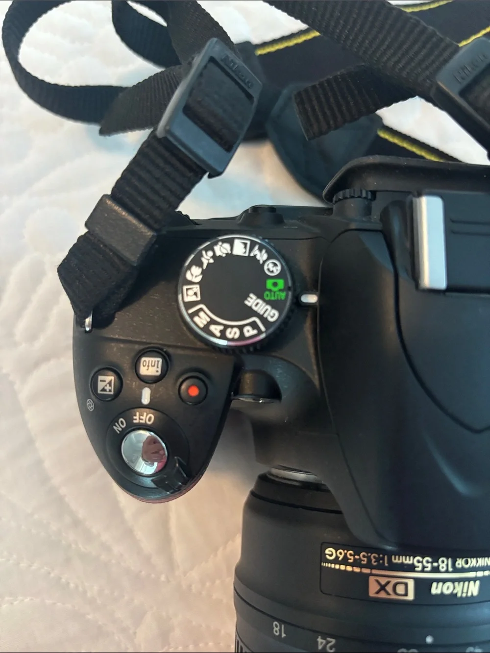 Nikon D3200 DSLR Camera in Black with 18-55mm VR Lens